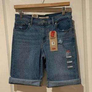 NWT Levi’s Bermuda Shorts Distressed sz 2/26
